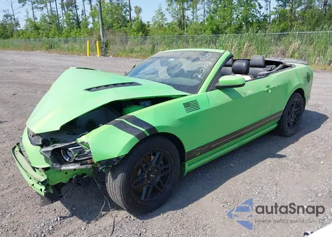 2013 Ford Mustang V6 Premium из США, поврежденный, VIN 1ZVBP8EM8D5223374